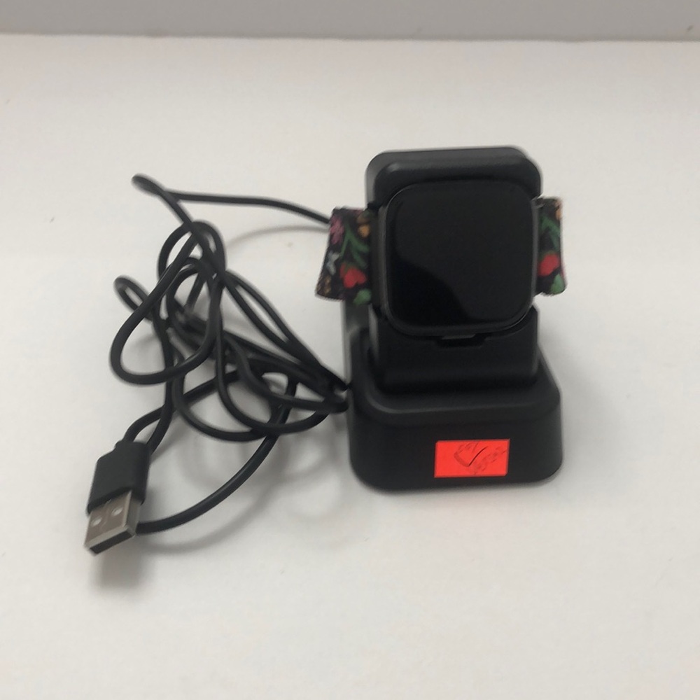 Fitbit Versa2 Activity Tracker Health Fitness Smartwatch FB507 good condition